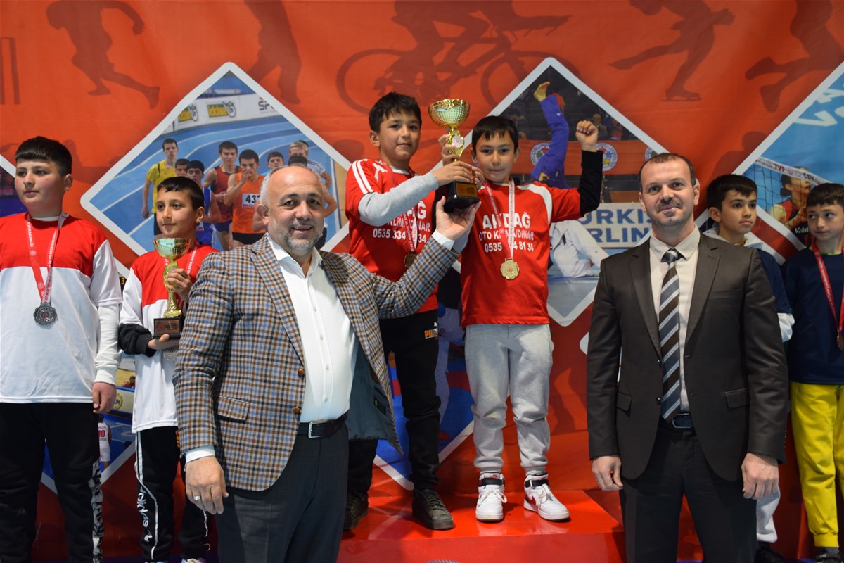 Okul Sporları Faaliyet Programı kapsamında, yıldızlar ve gençler (karma) kategorilerinde