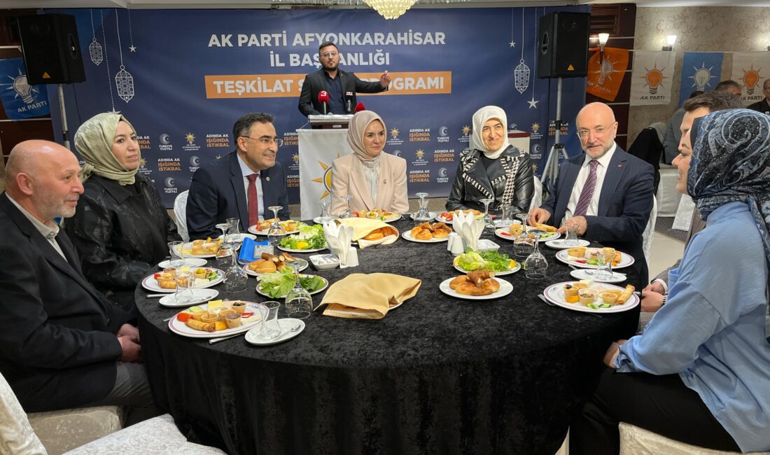 AK Parti Afyonkarahisar İl Başkanlığı Teşkilatı’nın sahur programına katılan Aile
