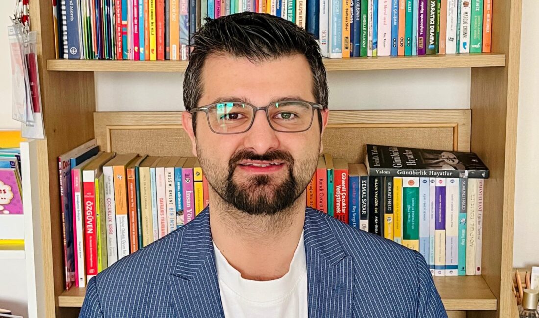 Pedagog Emrah Şenbabaoğlu: Geçmiş bayram nostaljisi yapmayı bir yana bırakıp