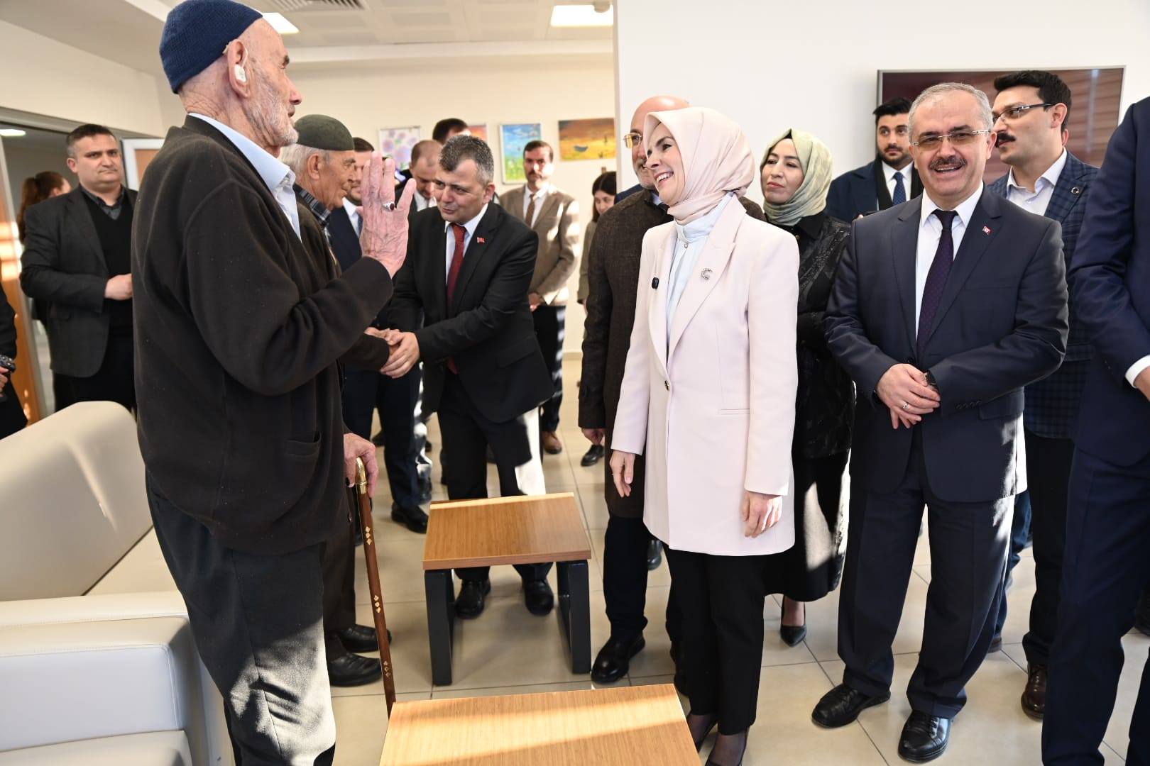 Aile ve Sosyal Hizmetler Bakanı Mahinur Özdemir Göktaş, Emirdağ ziyaretleri