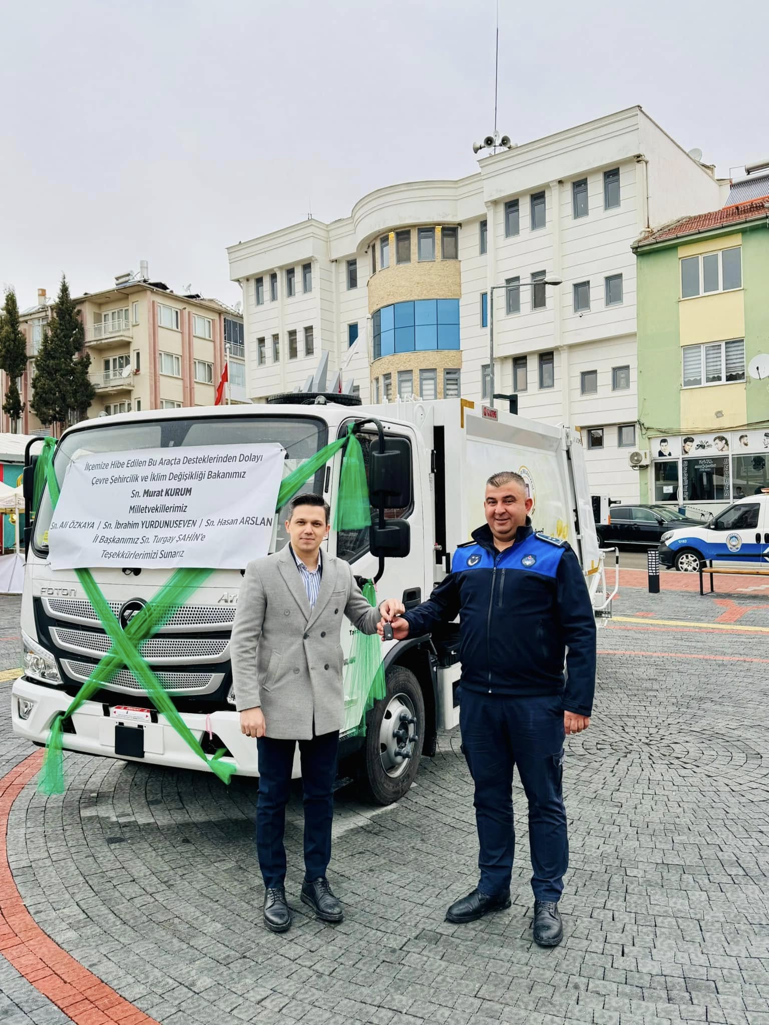 Dazkırı’da belediye araç filosuna bir çöp aracı ekledi.