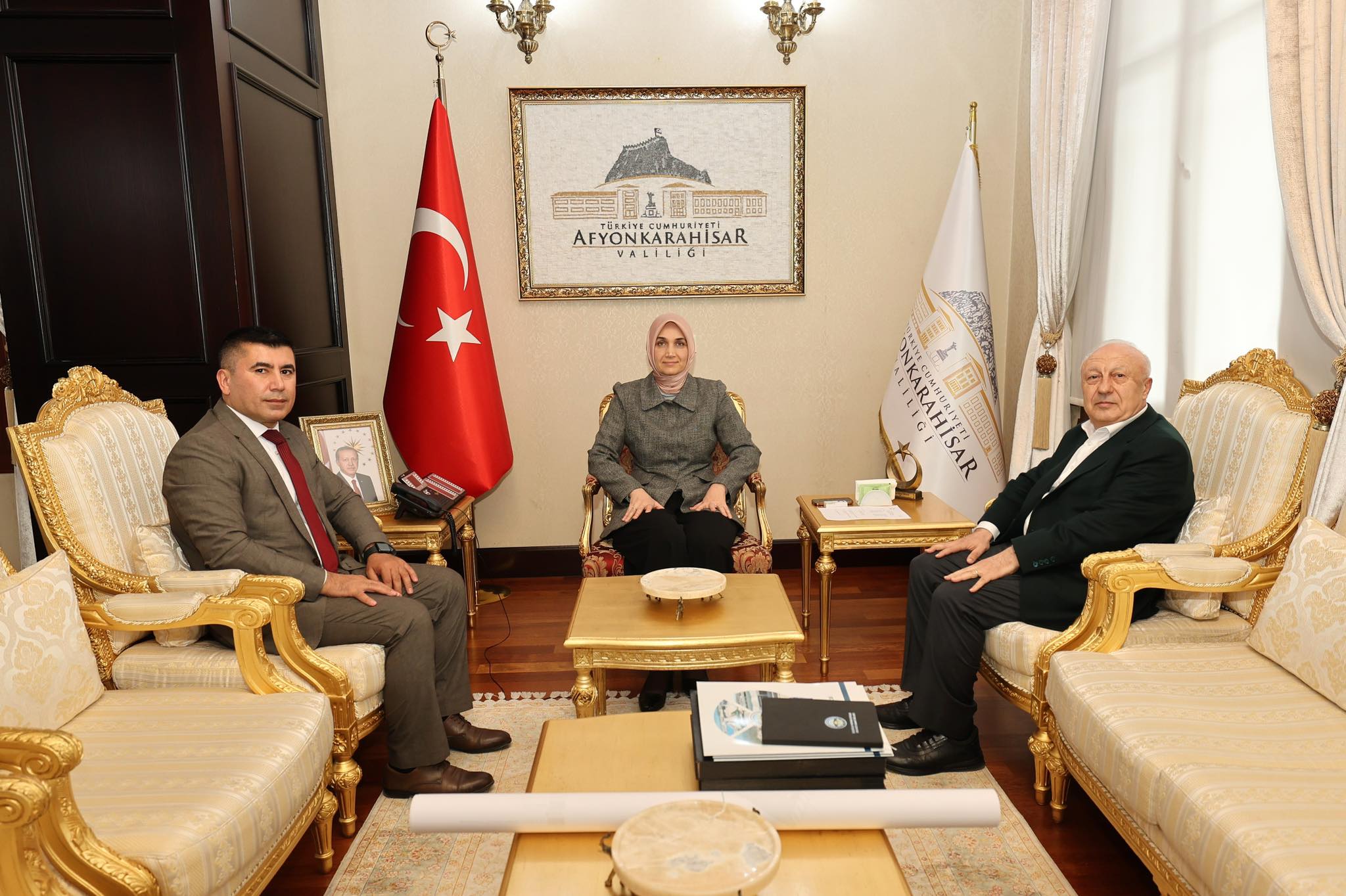 Afyonkarahisar Valisi Doç. Dr. Kübra Güran Yiğitbaşı, çalışmalarının ve ziyaretlerinin