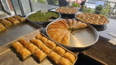 Afyonkarahisar’ın ünlü tatlı ustalarından Baklavacı Süleyman Kayacan, yaklaşan Ramazan Bayramı