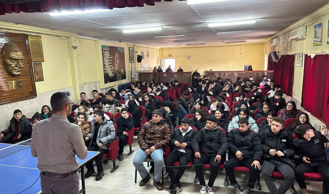 Yeşilay Afyonkarahisar Şubesi tarafından kentteki 14 lisede yaklaşık 3 bin öğrenciye bağımlılık