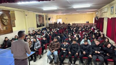 Yeşilay Afyonkarahisar Şubesi tarafından kentteki 14 lisede yaklaşık 3 bin öğrenciye bağımlılık