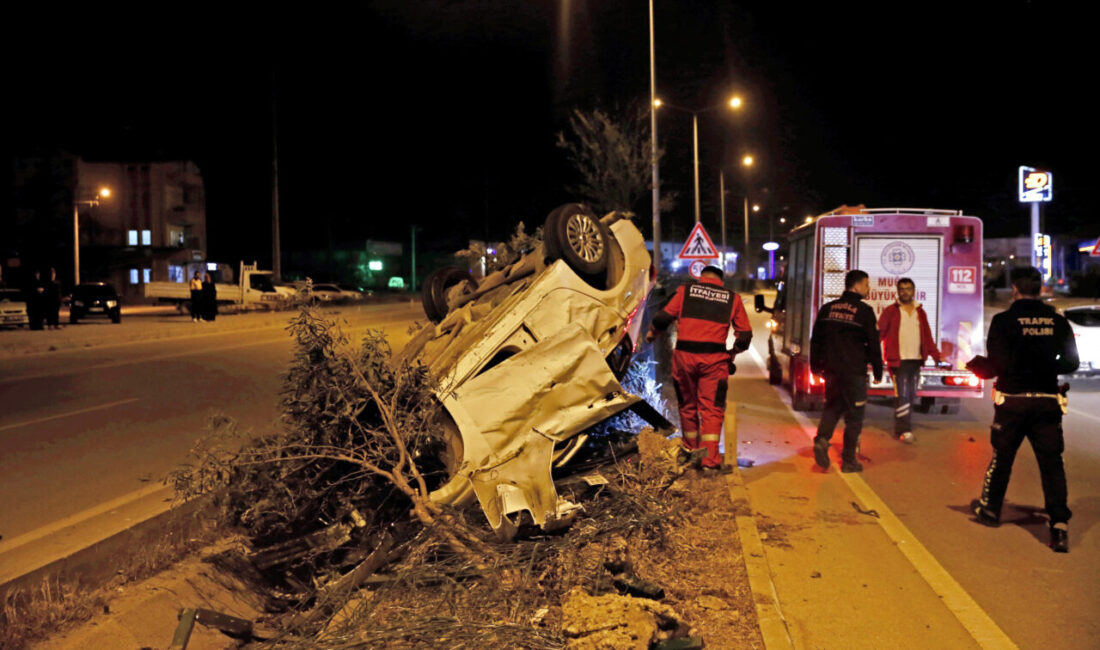 Muğla'nın Fethiye ilçesinde 2 otomobilin çarpışması sonucu sürücüler yaralandı.