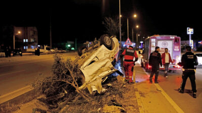 Muğla'nın Fethiye ilçesinde 2 otomobilin çarpışması sonucu sürücüler yaralandı.