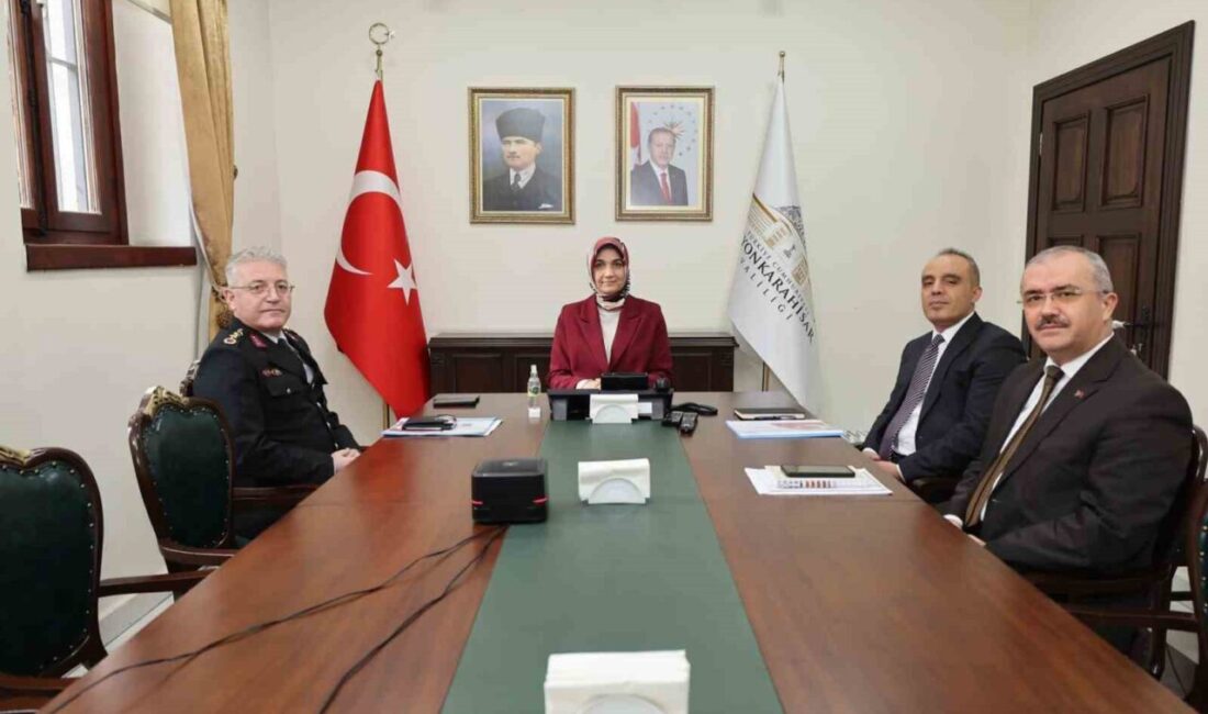 Afyonkarahisar Valisi Doç. Dr. Kübra Güran Yiğitbaşı, İçişleri Bakanı Ali