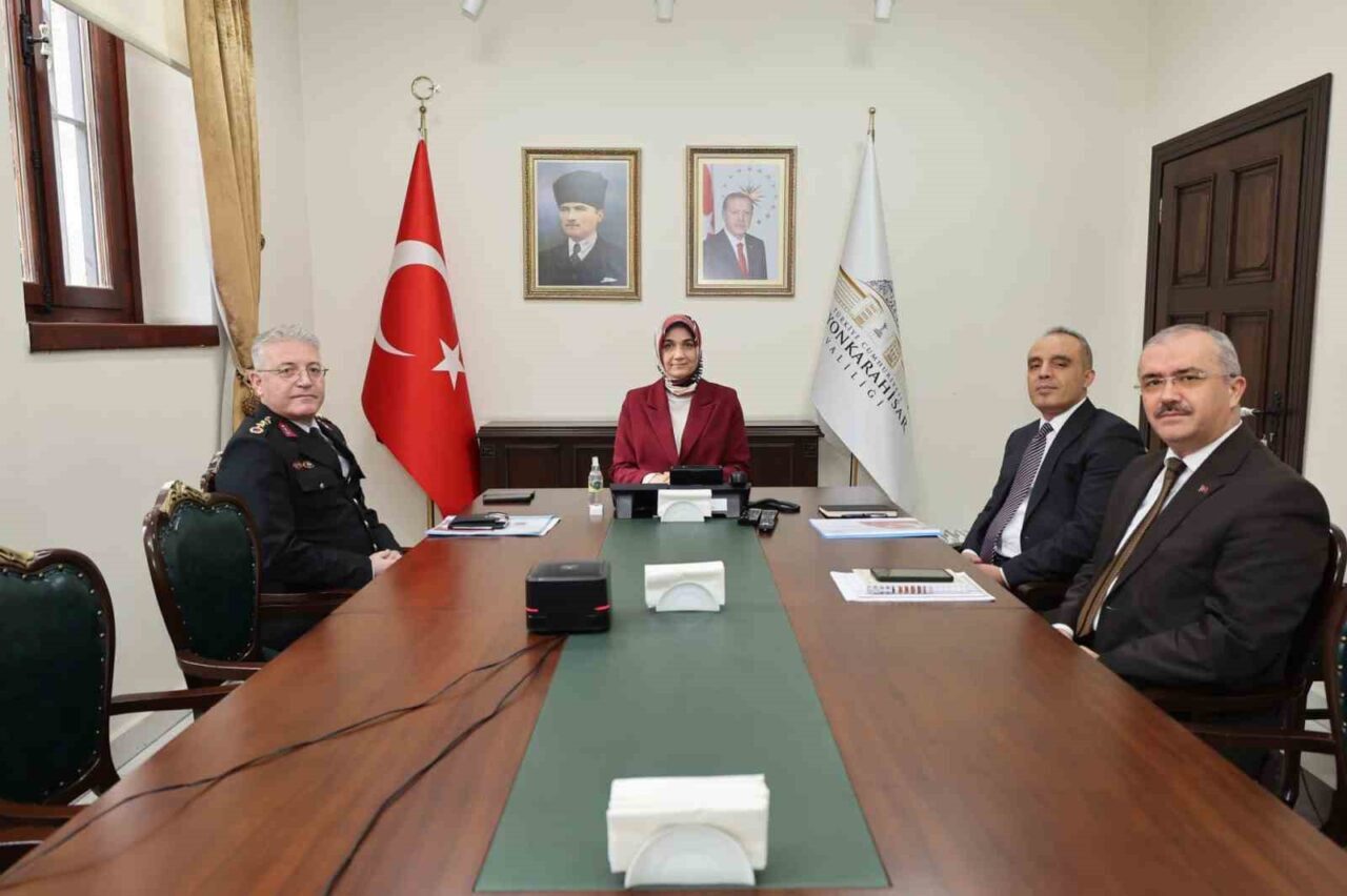 Afyonkarahisar Valisi Doç. Dr. Kübra Güran Yiğitbaşı, İçişleri Bakanı Ali