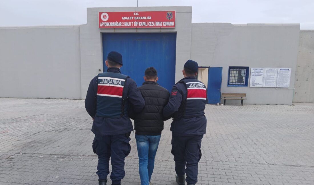 Afyonkarahisar İl Jandarma Komutanlığı, “Cebir, Tehdit” suçundan aranan zanlıyı yakaladı! Afyonkarahisar İl Jandarma Komutanlığı, aranan şahısların yakalanmasına yönelik yaptığı titiz