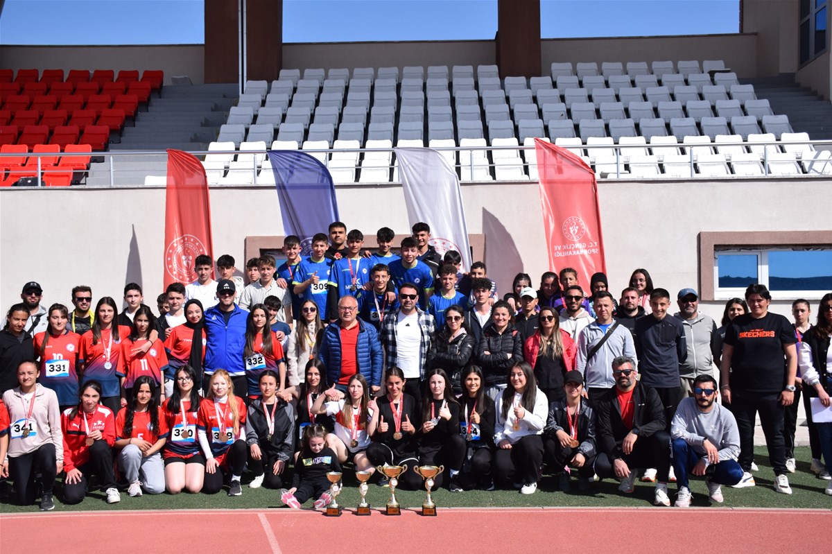 Okul Sporları Atletizm müsabakaları Kocatepe Spor Kompleksi Atletizm sahasında tamamlandı.