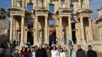 İzmir Gazeteciler Cemiyeti Başkanı Dilek Gappi, Medya İşçileri Sendikası'nın düzenlediği