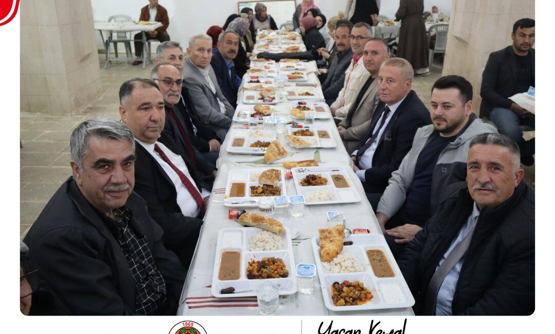 Çay Taşhan’da iftarda buluştular Afyonkarahisar’ın Çay ilçesinde belediye tarihi Taşhan’da iftar etkinliği gerçekleştirdi.