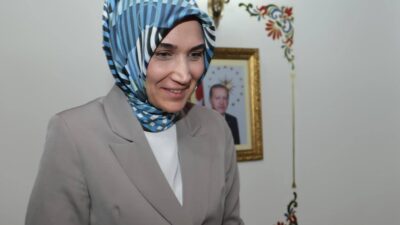 Valilik personeli, Afyonkarahisar Valisi Doç. Kübra Güran Yiğitbaşı'na sürpriz bir