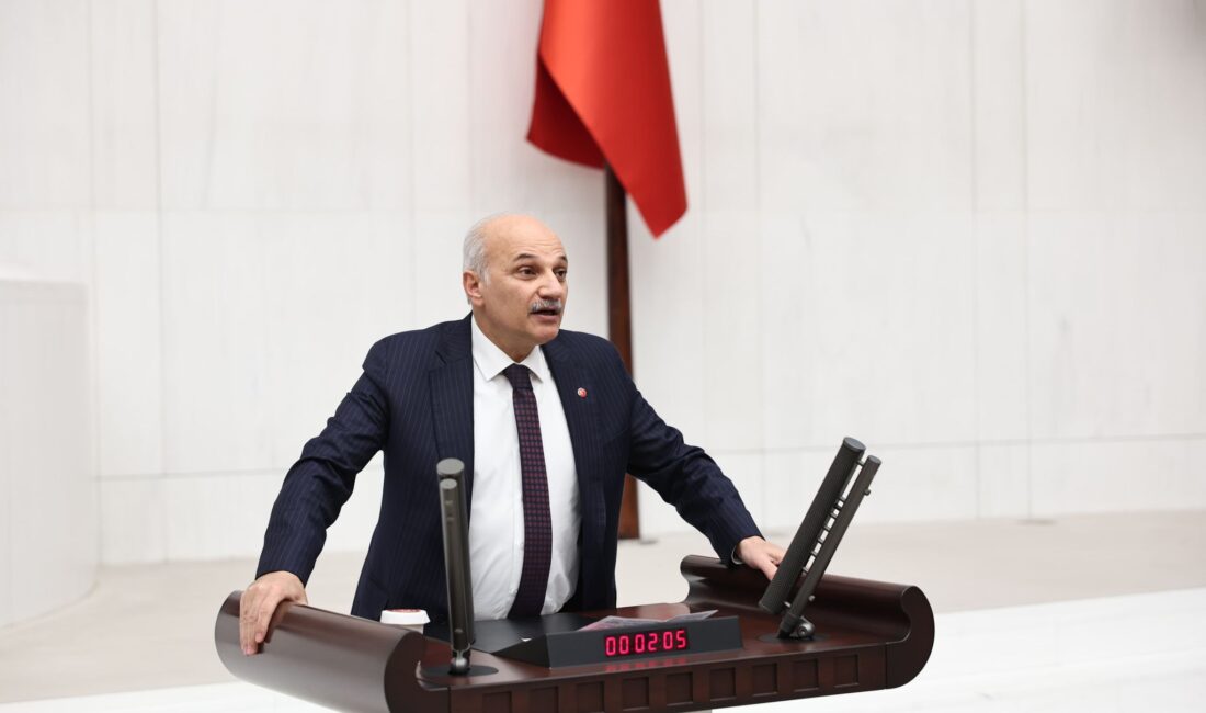 Saadet Partisi İstanbul Milletvekili Birol Aydın, Afyonkarahisar’da bulunan Eber Gölü’nün