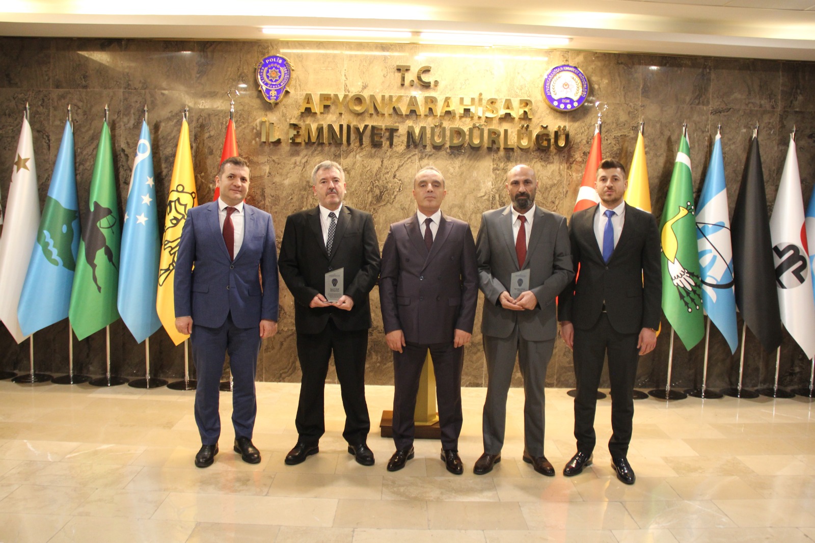Afyonkarahisar İl Emniyet Müdürü Ahmet Birtan Erol, emekliye ayrılan Kıdemli