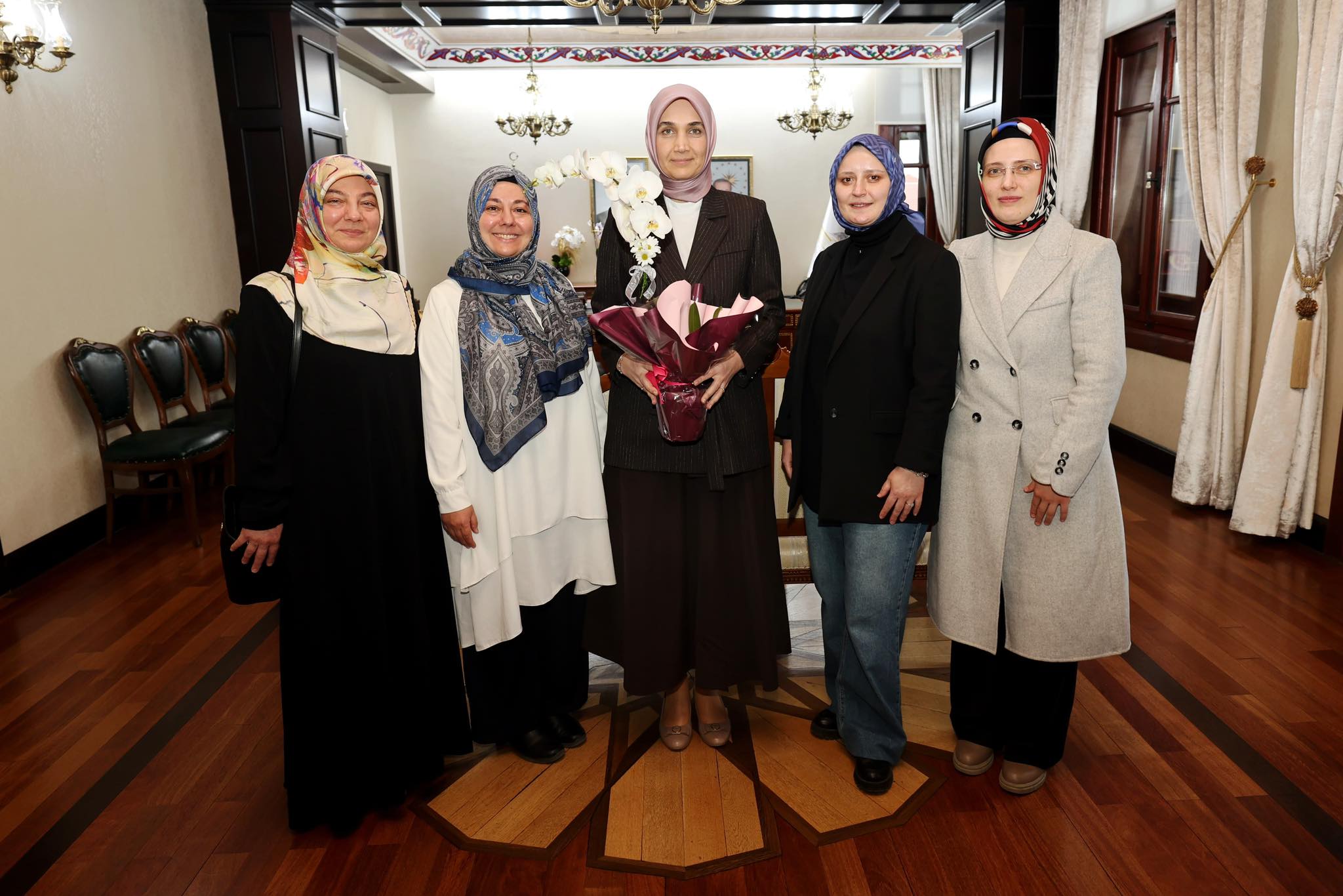 Afyonkarahisar Valisi Doç. Dr. Kübra Güran Yiğitbaşı, çalışmalarının yanı sıra
