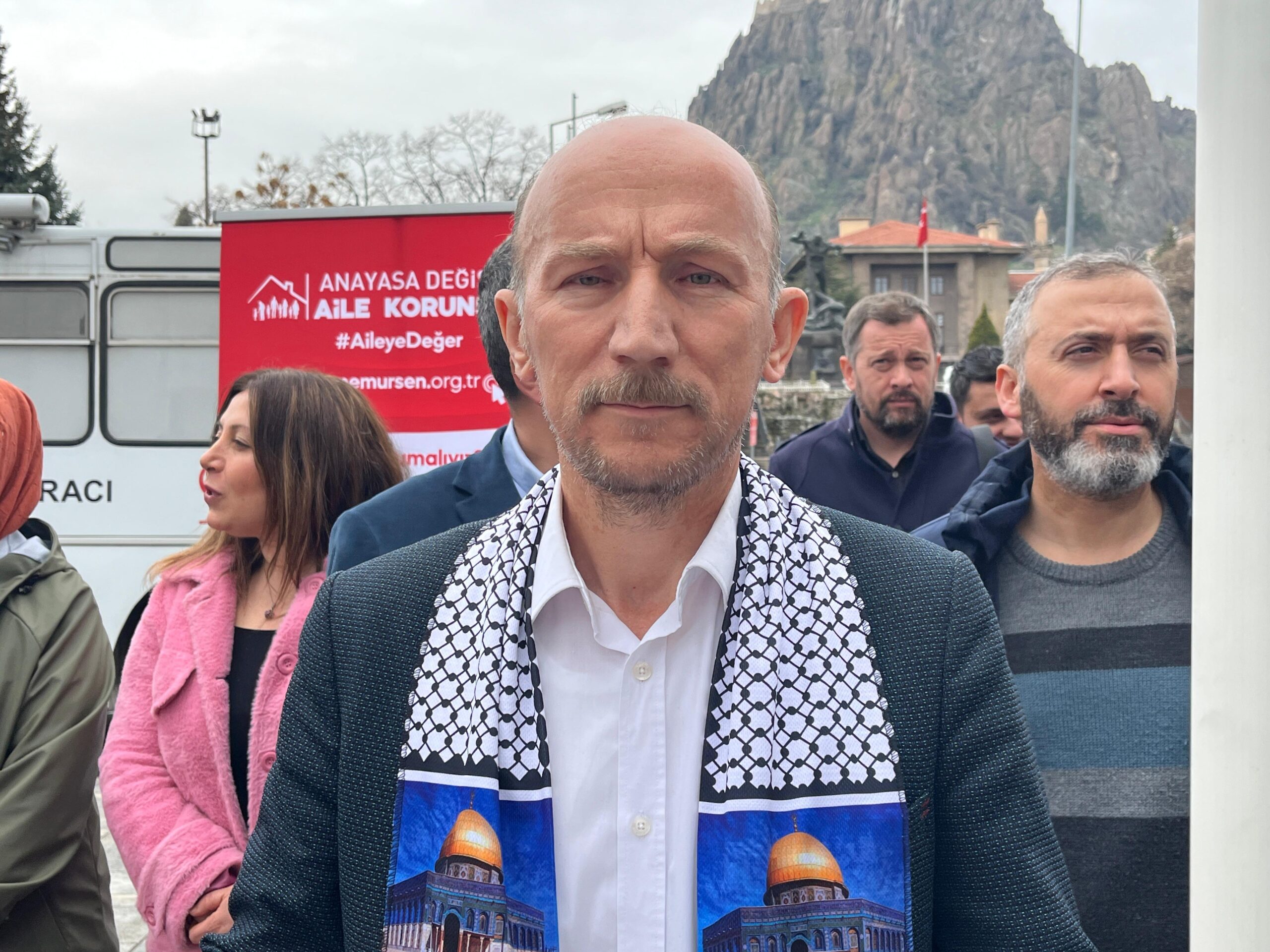 Uluslararası lobilerin saldırısı altında olan aile yapısının korunması ve kılık