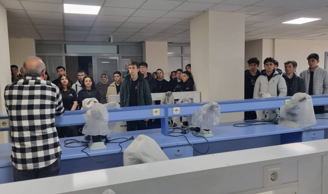 Öğrencilerden Tıp Fakültesi’ne ziyaret Eğitim altyapısı hakkında bilgi almak için AFSÜ’yü ziyaret eden Ali