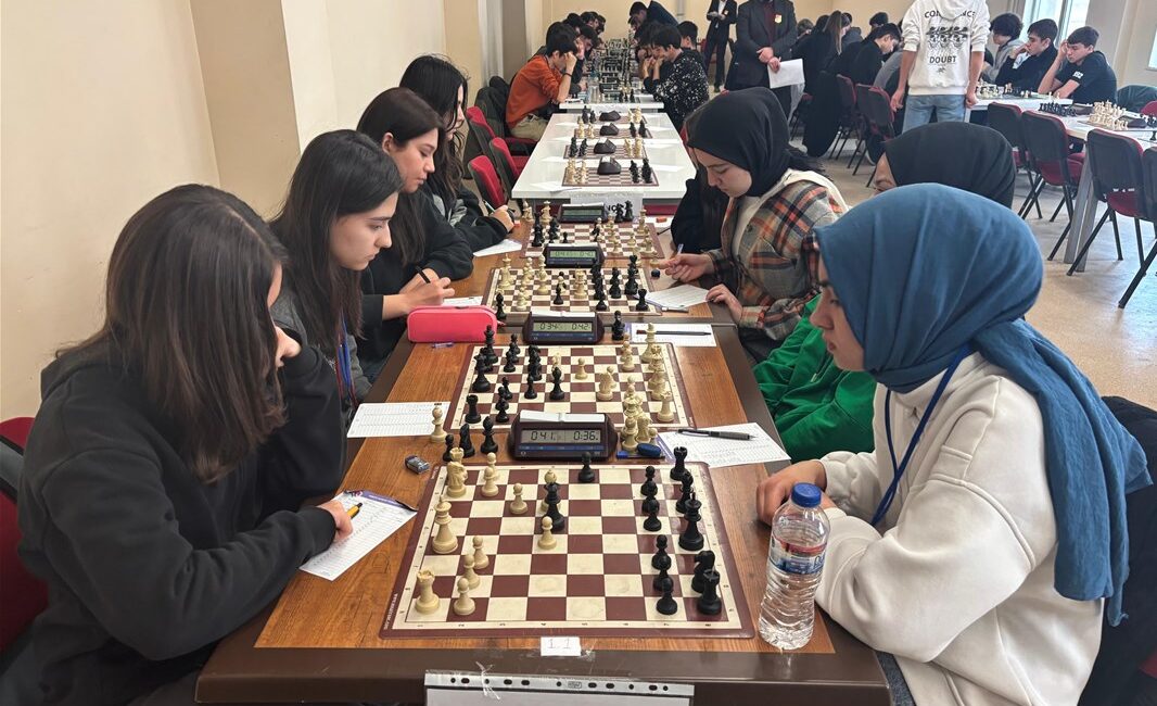 Okul Sporları faaliyet programı çerçevesinde, Gençler (kızlar-genel) kategorilerinde düzenlenen satranç