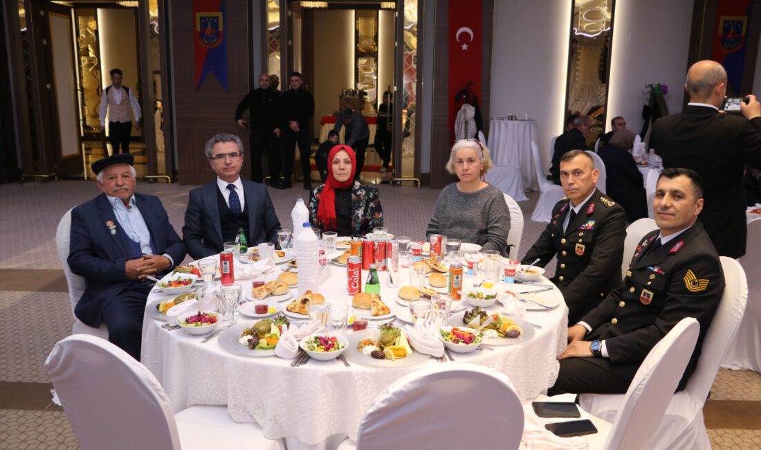 İl Jandarma Komutanlığı şehit aileleri ve gazilerle iftarda buluştu 