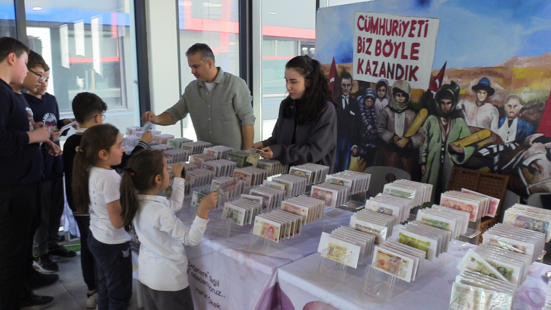 Afyonkarahisar’da bulunan Özel Girne Koleji’nde öğrencilerin Türk Parası bilincini arttırmak