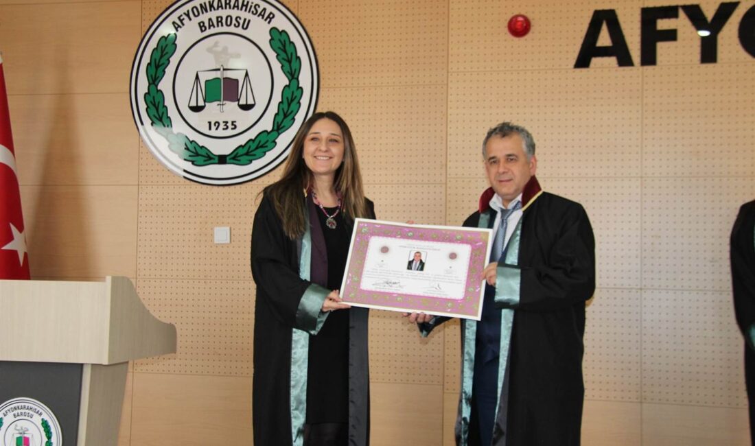 Yemin ettiler! Avukatlık stajını bitiren Avukatlar Beytullah Sakallı, Raziye Kandemir ve Ömer