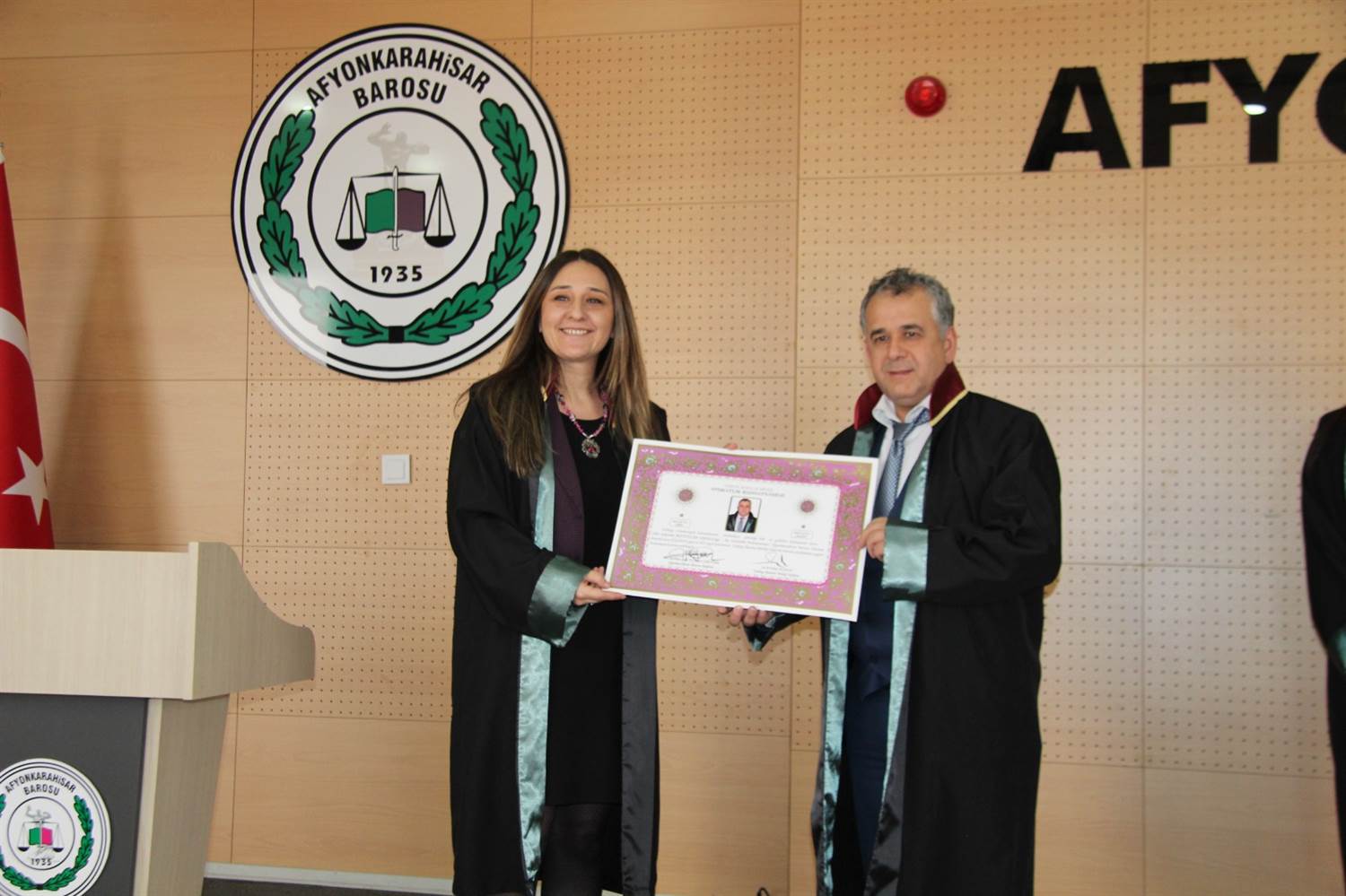 Avukatlık stajını bitiren Avukatlar Beytullah Sakallı, Raziye Kandemir ve Ömer