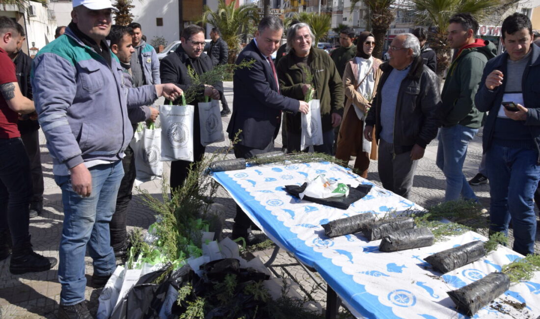 Manisa'nın Turgutlu ilçesinde "Dünya Ormancılık Günü ve Orman Haftası" dolayısıyla