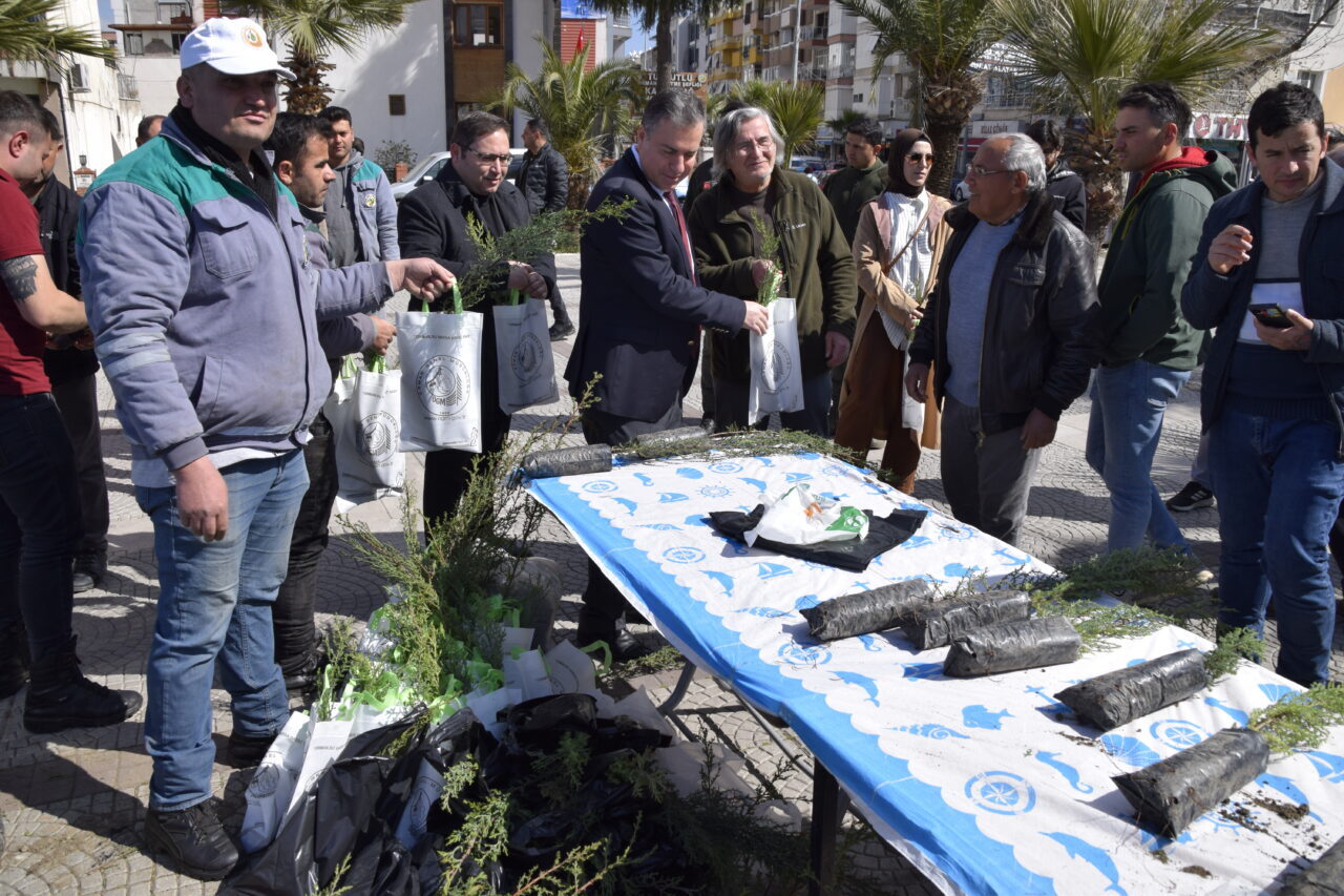 Manisa'nın Turgutlu ilçesinde "Dünya Ormancılık Günü ve Orman Haftası" dolayısıyla