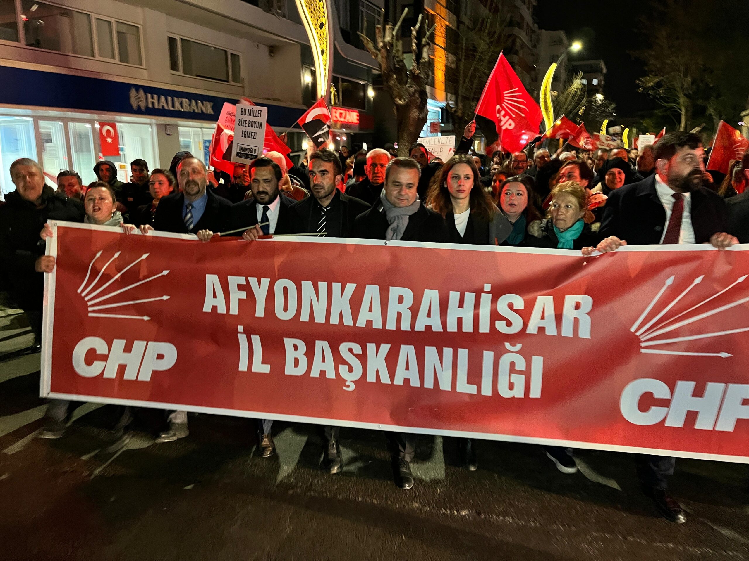İstanbul Büyükşehir Belediye Başkanı Ekrem İmamoğlu’nun gözaltına alınmasının ardından sokak