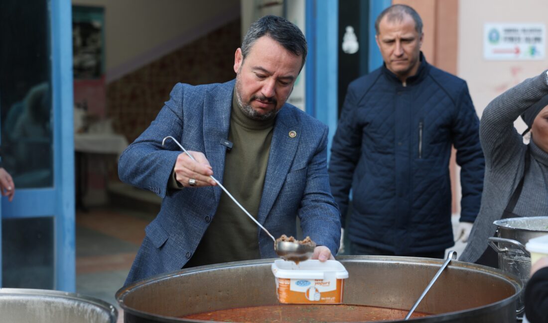 Başkan Öztaş, iftarını vatandaşla açtı Sandıklı Belediye Başkanı Adnan Öztaş, Ramazan ayı boyunca Kültür ve