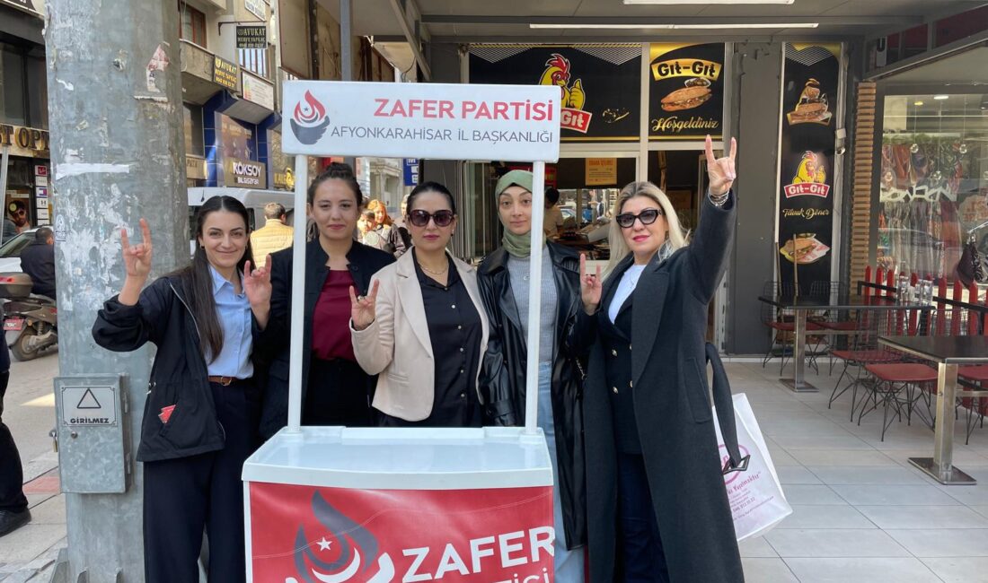 Zafer Partisi Afyonkarahisar İl Başkanlığı, il merkezinde stant açarak, broşür