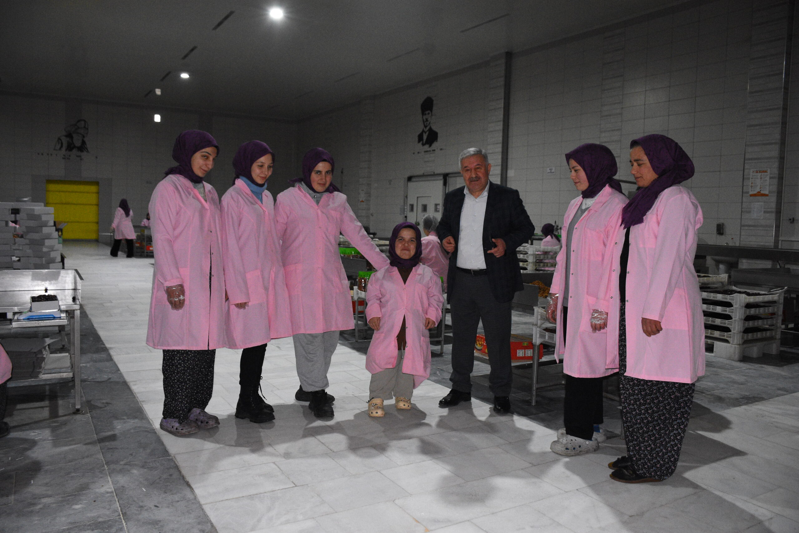 Afyonkarahisar'ın Sinanpaşa ilçesinde, aşırı boy kısalığı olarak bilinen akondroplazi hastalığıyla