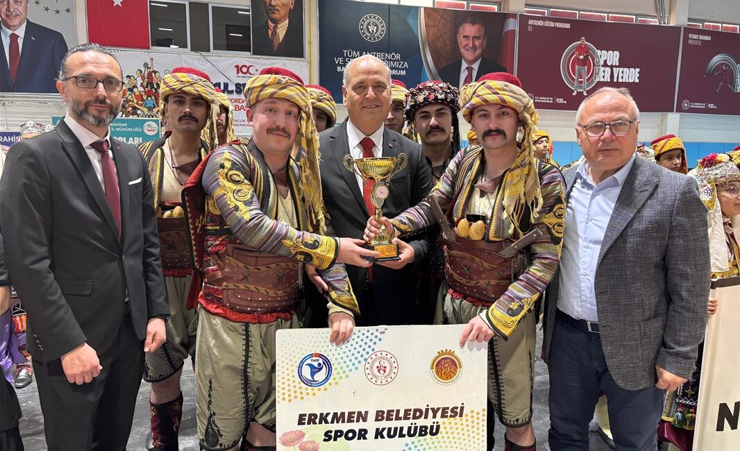Okul Sporları ve kulüpler arası halk oyunları yarışması büyük bir
