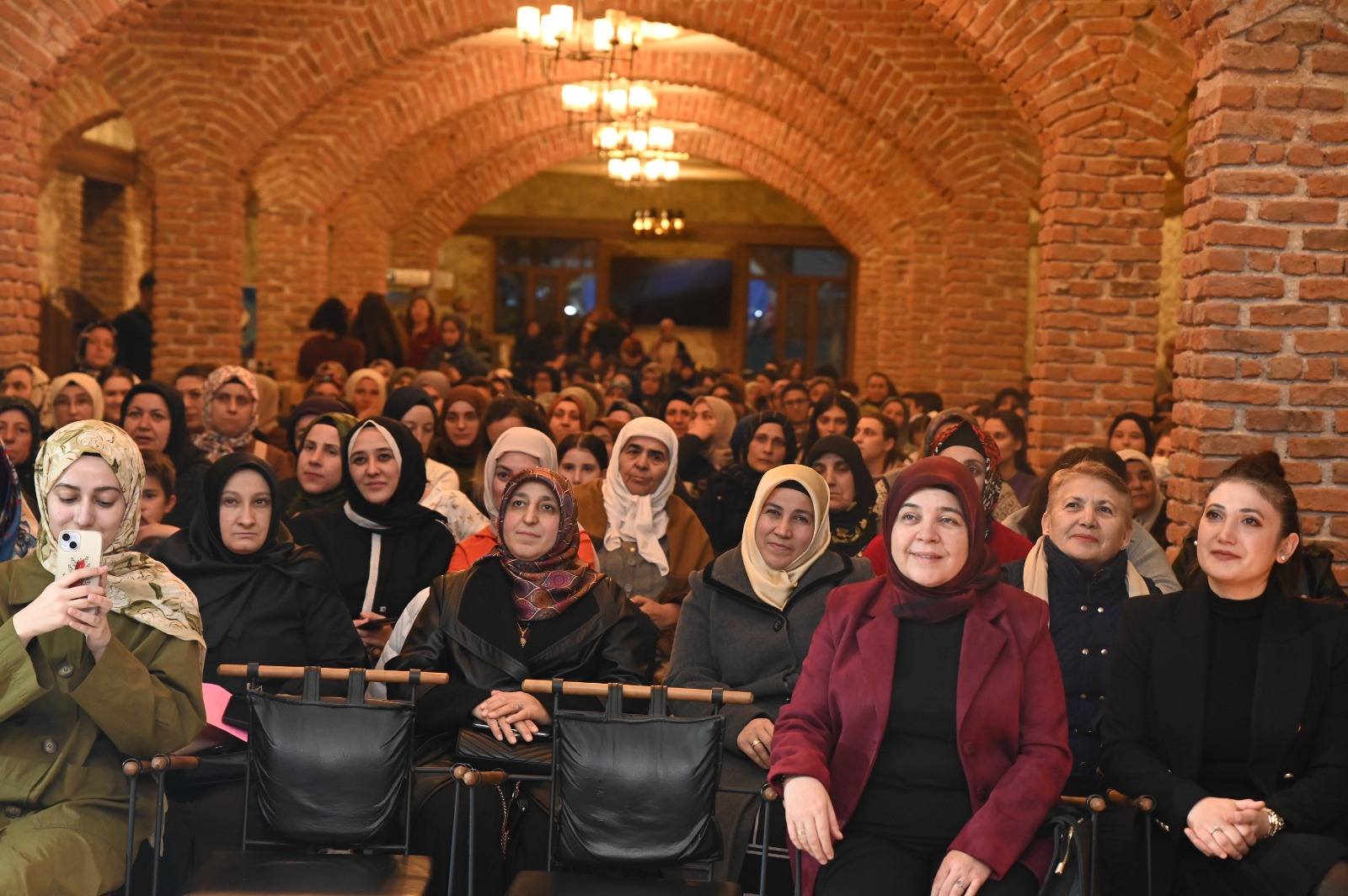 Emirdağ’da Eğitimci Yazar Merve Gülcemal’in konuk olduğu 8 Mart Dünya