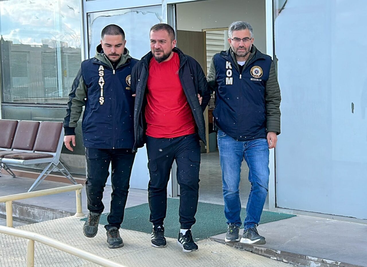 Uşak'ta hakkında kesinleşmiş hapis cezası bulunan 4 firari hükümlü polis