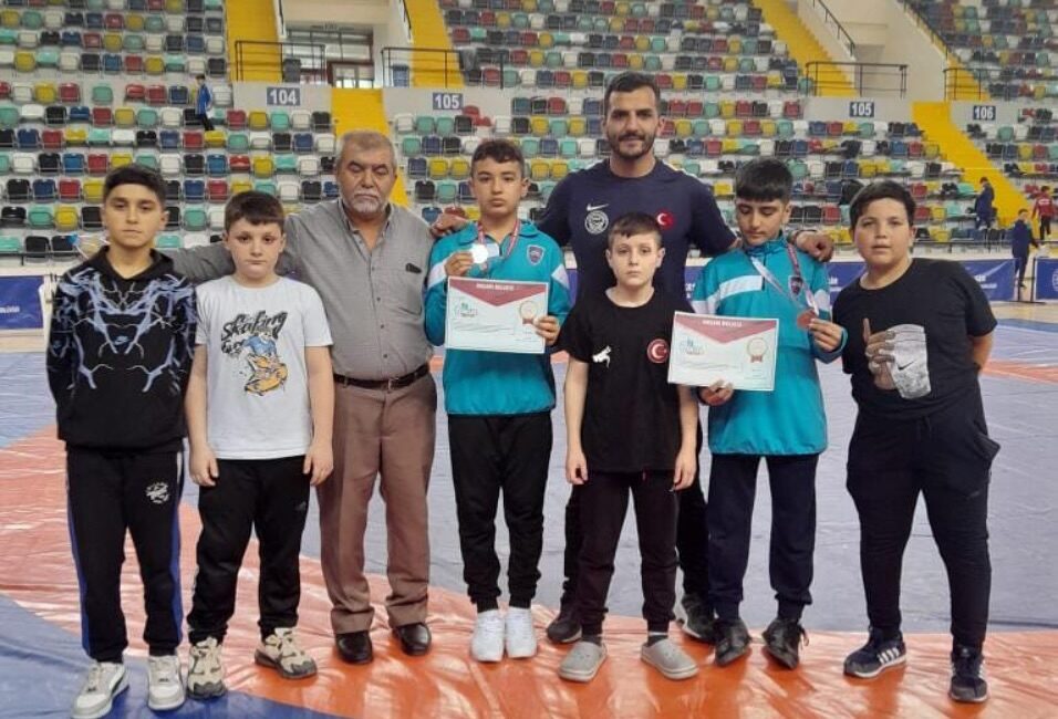 Afyonkarahisarlı sporcular, Balıkesir’de yapılan Okullar arası Türkiye Şampiyonası Greko-Romen Küçükler