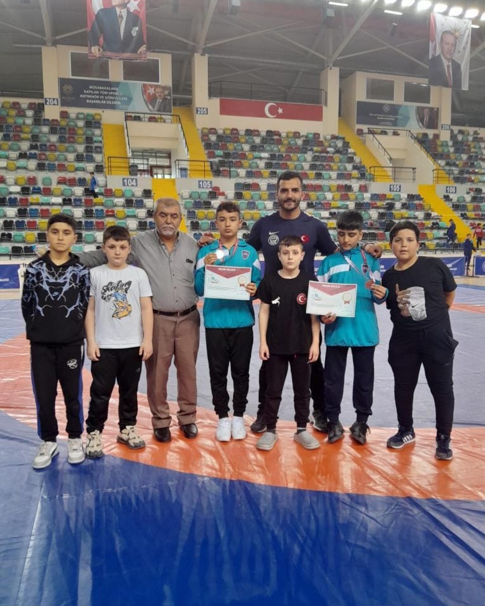 Afyonkarahisarlı sporcular, Balıkesir’de yapılan Okullar arası Türkiye Şampiyonası Greko-Romen Küçükler