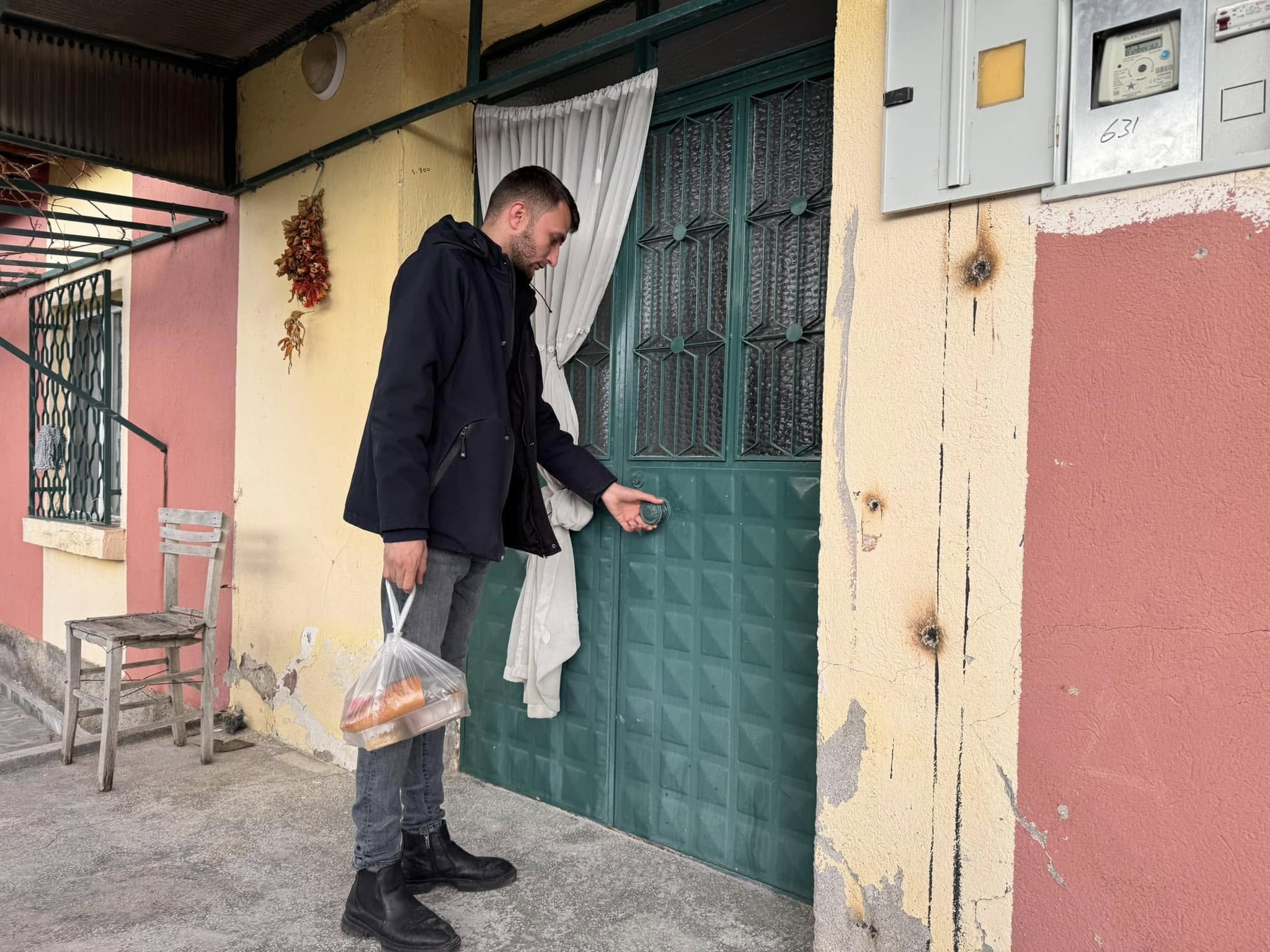 Bayat’ta her gün 120 haneye iftar yemeği ulaştırılmaya devam ediyor.
