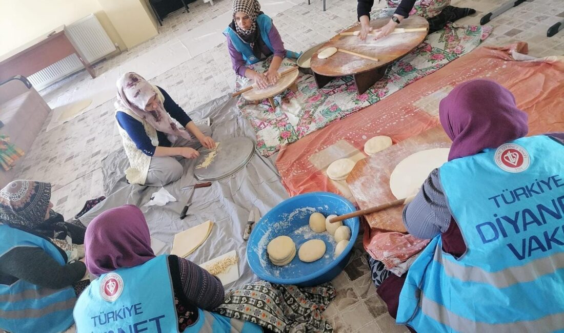 TDV Afyonkarahisar Şubesi Kadın Kolları gönüllüleri ısıtmaya devam ediyor.