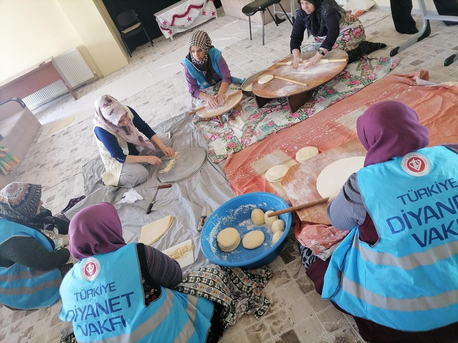 TDV Afyonkarahisar Şubesi Kadın Kolları gönüllüleri ısıtmaya devam ediyor.