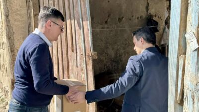 Afyonkarahisar’ın Dazkırı ilçesinde belediye yardım kolilerini ihtiyaç sahiplerine iletti.