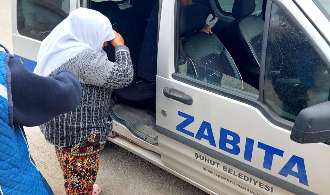 Afyonkarahisar’ın Şuhut ilçesinde belediye ekipleri, dilencilik yapanlara soluk aldırmıyor.