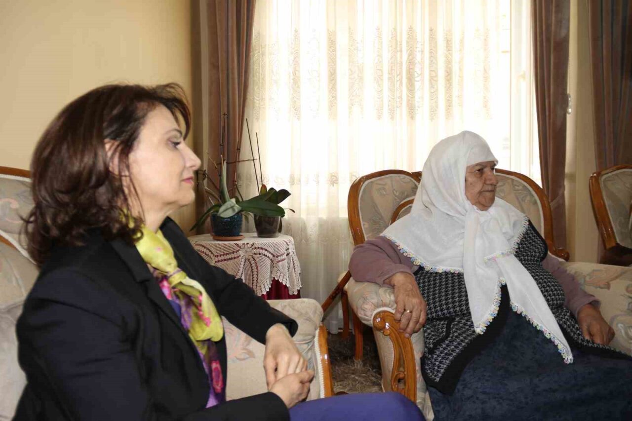 71 yıllık evli çiftten gençlere tek bir tavsiye! 4 71 yıllık evli çiftten gençlere tek bir tavsiye!