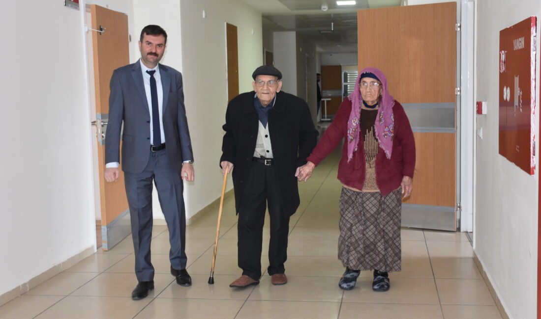 Afyonkarahisar'ın Emirdağ ilçesindeki Emirdağ Fazlı Macide Halaç Huzurevinde kalan 67