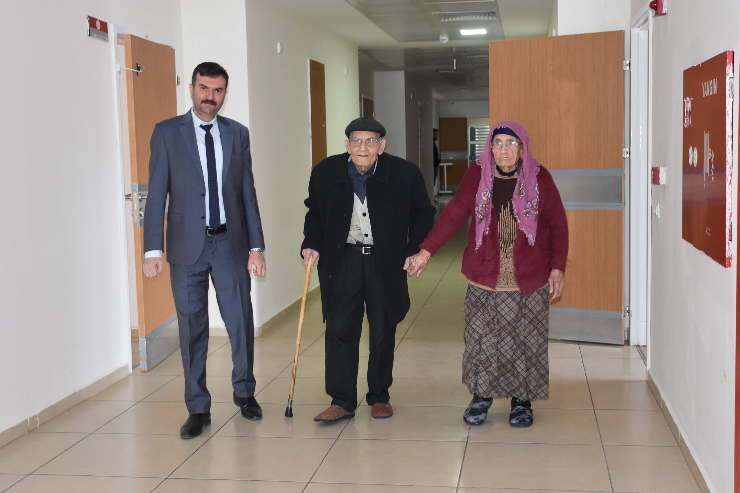 Afyonkarahisar'ın Emirdağ ilçesindeki Emirdağ Fazlı Macide Halaç Huzurevinde kalan 67