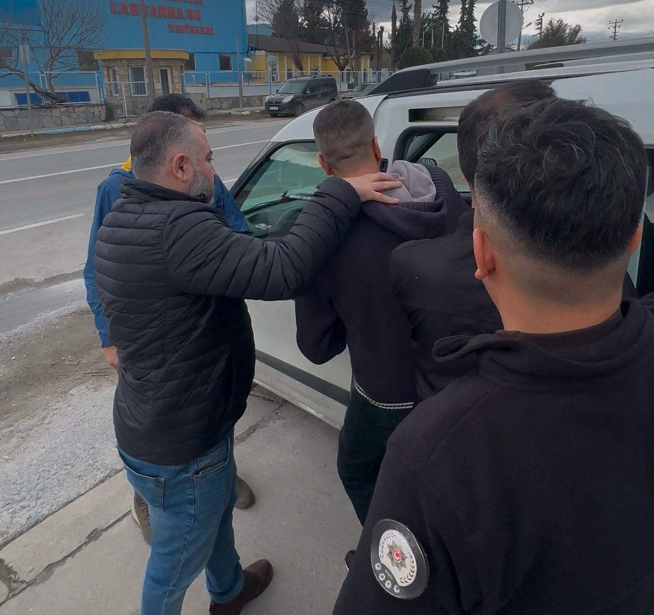  Muğla'nın Milas ilçesinde bir galerinin önünde yaşanan silahlı kavgada bir