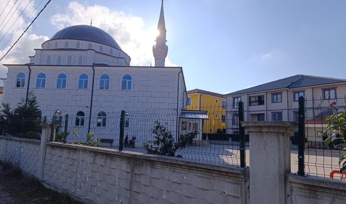Sakarya'nın Karasu İlçesinde Sabah Ezanı Erken Okundu, Vatandaşlar Şaşkına Döndü