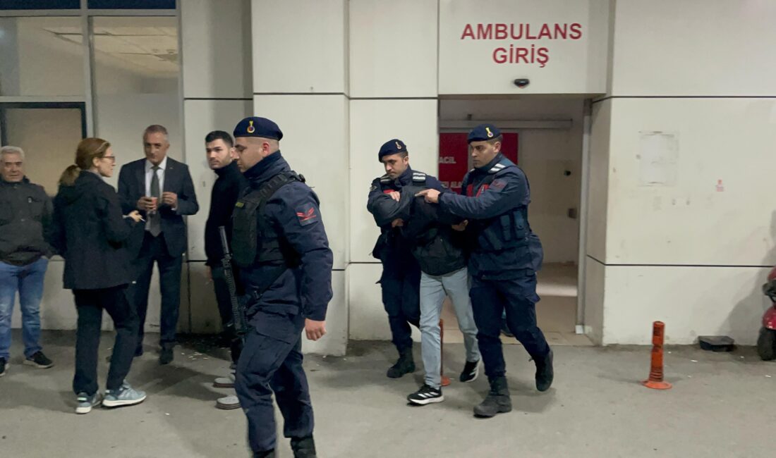Tekirdağ Çerkezköy'de cami önünde iki grup arasında çıkan silahlı kavgada,